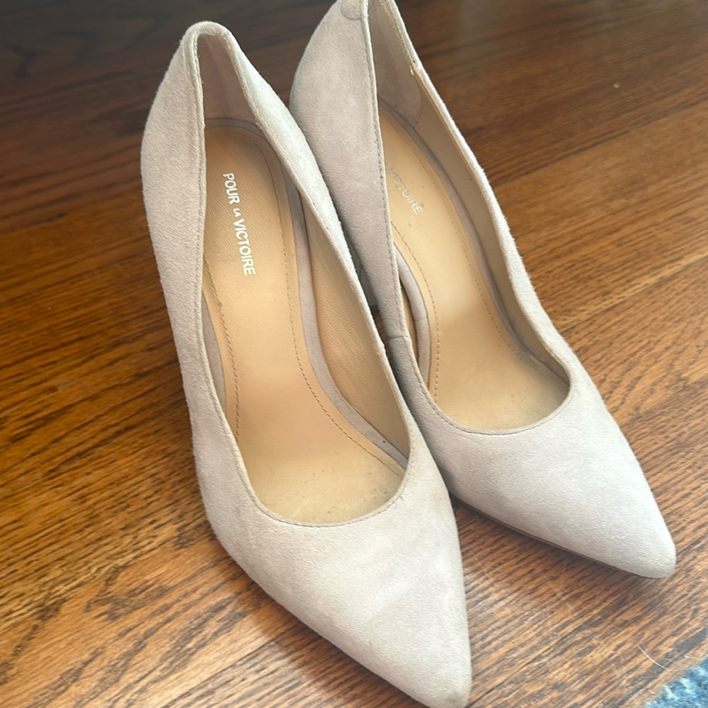 Pour La Victoire light blue suede pumps